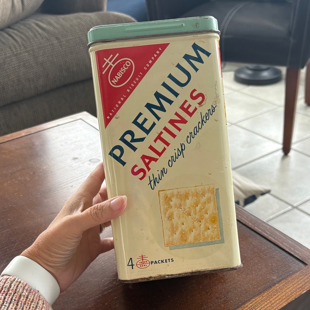 Vintage tin of Nabisco Premium Saltine Crackers. 1950s